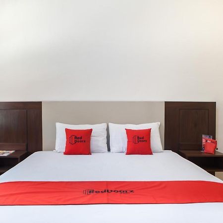 Reddoorz Plus Near Mall Roxy Banyuwangi Exterior foto