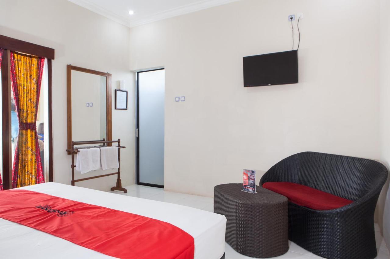 Reddoorz Plus Near Mall Roxy Banyuwangi Exterior foto